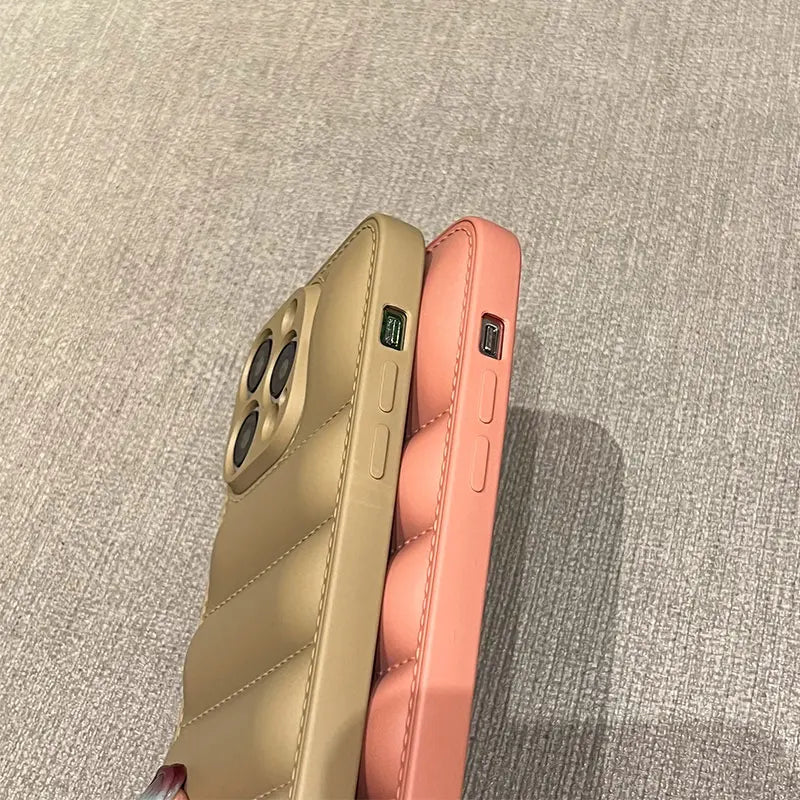 Coque téléphone de luxe / Luxury Down Jacket fine hole silicone case for iPhone 15 14 13 12 11 XR XS Pro Max Plus soft protection phone cover for winter - kadopascher