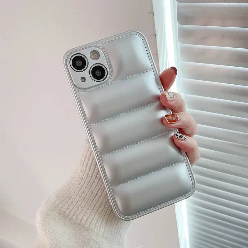 Coque téléphone de luxe / Luxury Down Jacket fine hole silicone case for iPhone 15 14 13 12 11 XR XS Pro Max Plus soft protection phone cover for winter - kadopascher