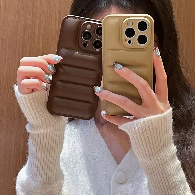 Coque téléphone de luxe / Luxury Down Jacket fine hole silicone case for iPhone 15 14 13 12 11 XR XS Pro Max Plus soft protection phone cover for winter - kadopascher